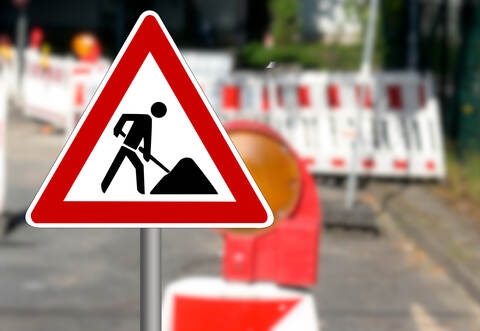 Aufgrund Belagsarbeiten wird die Kreisstraße zwischen Steinegg und Hamberg gesperrt.