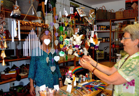 Im Weltladen gibt es Kunsthandwerk aus aller Welt.