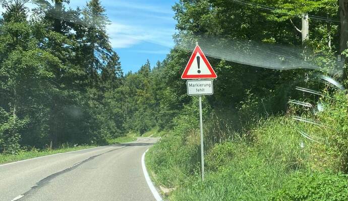 Im Würmtal fehlt noch die Mittelmarkierung. Im Würmtal fehlt noch die Mittelmarkierung.
