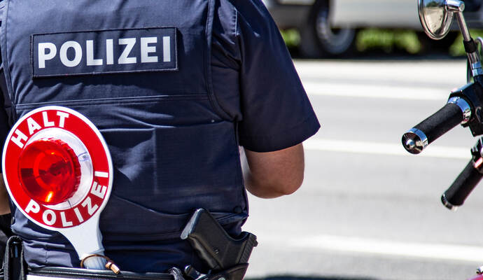 Ein Jugendlicher ist in Straubenhardt mit einem gestohlenen Roller vor der Polizei geflohen. Nun muss er mit strafrechtlichen Konsequenzen rechnen. Ein Jugendlicher ist in Straubenhardt mit einem gestohlenen Roller vor der Polizei geflohen. Nun muss er mit strafrechtlichen Konsequenzen rechnen.