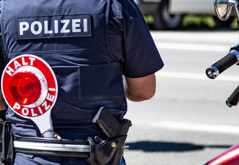 Ein Jugendlicher ist in Straubenhardt mit einem gestohlenen Roller vor der Polizei geflohen. Nun muss er mit strafrechtlichen Konsequenzen rechnen.