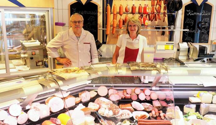 Martin und Sabine Reinkunz in ihrem Metzgerladen – ein Ort, an dem mehr als nur Wurst und Fleisch verkauft wurde.