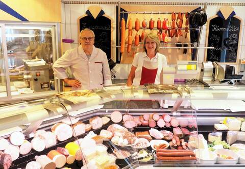 Martin und Sabine Reinkunz in ihrem Metzgerladen – ein Ort, an dem mehr als nur Wurst und Fleisch verkauft wurde.