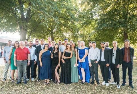 Die Absolventinnen und Absolventen der Beruflichen Schule Mühlacker freuen sich über das bestandene Abitur.