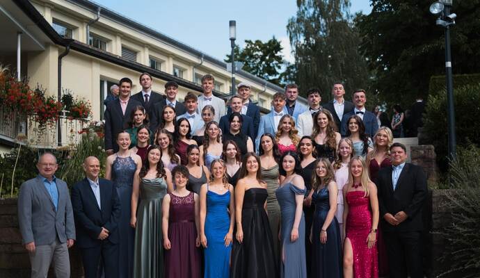Die Schülerinnen und Schüler des Enztal-Gymnasiums in Bad Wildbad haben ihr Abitur bestanden.