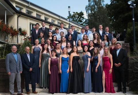 Die Schülerinnen und Schüler des Enztal-Gymnasiums in Bad Wildbad haben ihr Abitur bestanden.