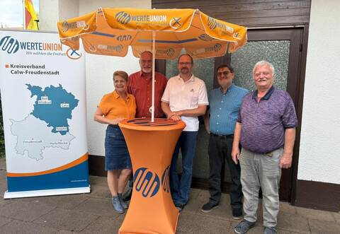 Strahlende Gesichter nach der geglückten Gründungsversammlung. Traub