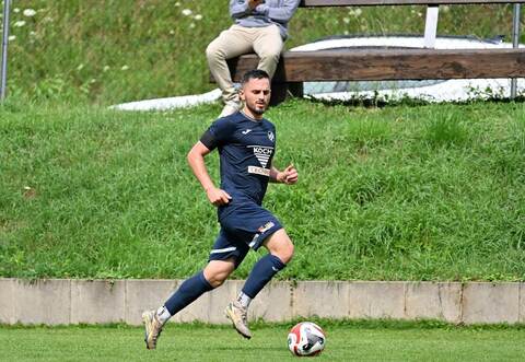 Der CfR mit Cemal Durmus (links) gastiert im Pokal beim VfR Mannheim.