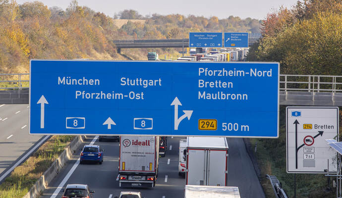 Stau Bundesautobahn A8 Pforzheim Nord