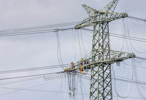 Strommasten Seilspannung Ispringen A8