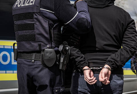 Ein Mann im psychischen Ausnahmezustand wurde von der Polizei vorläufig festgenommen.