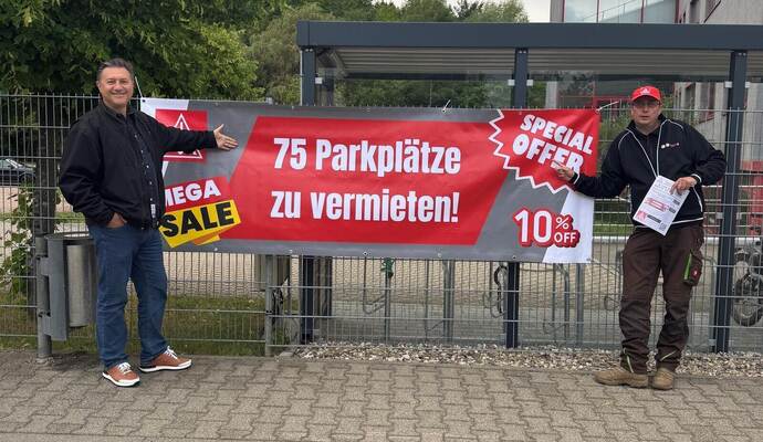 Mit einer provokanten Aktion haben Arbeitnehmervertreter auf den Personalabbau bei Mapal WWS hingewiesen. IG Metall Mit einer provokanten Aktion haben Arbeitnehmervertreter auf den Personalabbau bei Mapal WWS hingewiesen.