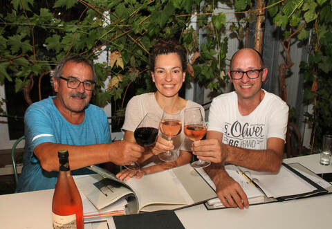 Thomas Schlotterbeck (links), Julia Armingeon und Georg Exner organisieren zurzeit das 75-Jährige Bestehen der Sternenfelser Weingärtnergenossenschaft, das am 8. November im Bürgersaal groß gefeiert wird.