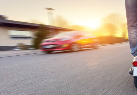 Ein 44-Jähriger wurde unter dem Einfluss von Alkohol und Drogen am Freitagmittag gegen 14:15 Uhr von der Polizei aus dem Verkehr gezogen.