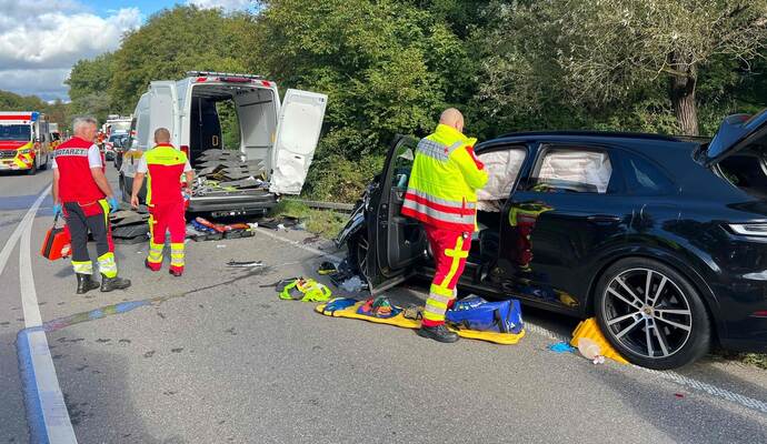Auf der Landstraße zwischen Keltern-Ellmendingen und Dietlingen ist es zu einem Verkehrsunfall gekommen.