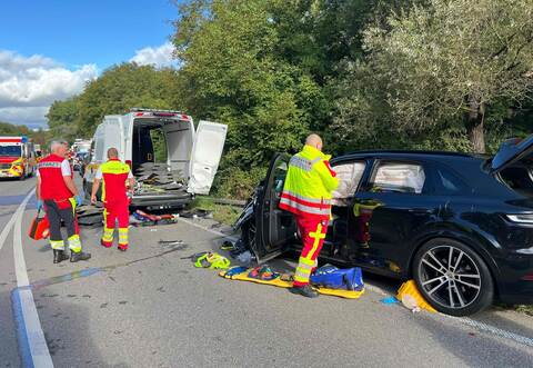 Auf der Landstraße zwischen Keltern-Ellmendingen und Dietlingen ist es zu einem Verkehrsunfall gekommen.