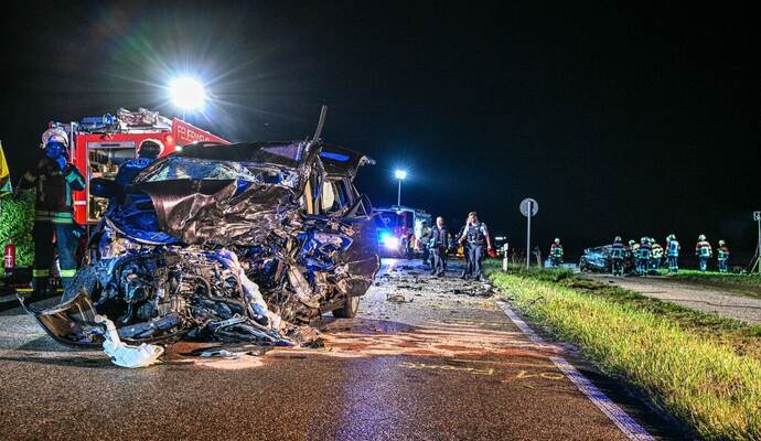 Zwei Männer sterben bei Unfall im Alb-Donau-Kreis Zwei Männer sterben bei Unfall im Alb-Donau-Kreis