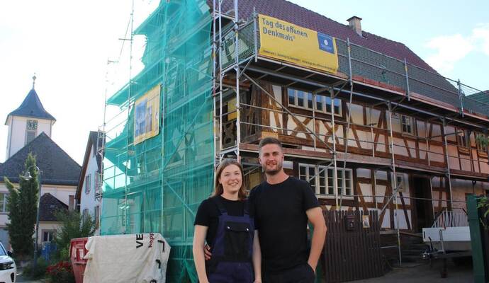 Inmitten der Kleinen Kirchstraße in Wilferdingen haben Jessica und Patrick Brückel Großes vor: Sie sanieren das 1705 erbaute Fac Inmitten der Kleinen Kirchstraße in Wilferdingen haben Jessica und Patrick Brückel Großes vor: Sie sanieren das 1705 erbaute Fachwerkhaus ihrer Familie.