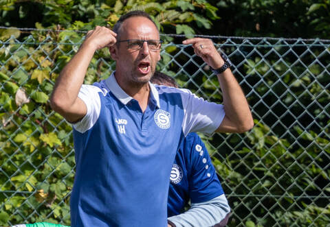 Kopf einschalten: Trainer Armin Hagenlocher steht vor einer großen Herausforderung – mit dem SV Neuhausen muss er in der Kreisliga schnell aus dem Tabellenkeller.