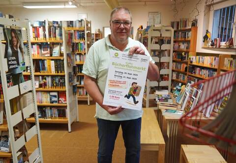 Peter Asmuth gehört zum ehrenamtlichen Leitungsteam der katholischen Gemeindebücherei in Bilfingen und freut sich auf den Bücherflohmarkt.