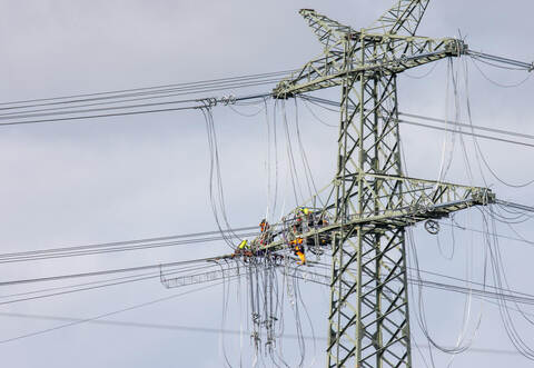 Strommasten Seilspannung Ispringen A8