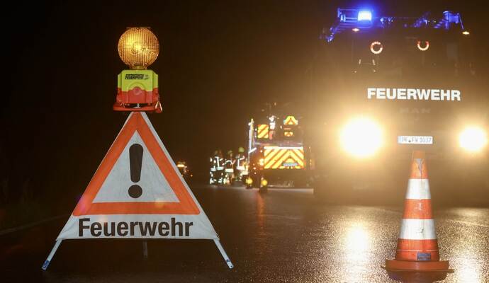 Die Feuerwehr ist im Einsatz.