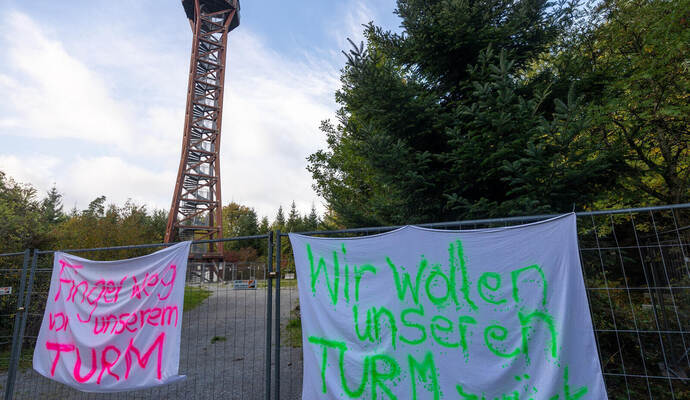 Greller Widerstand am Bauzaun um die „Hohe Warte“.