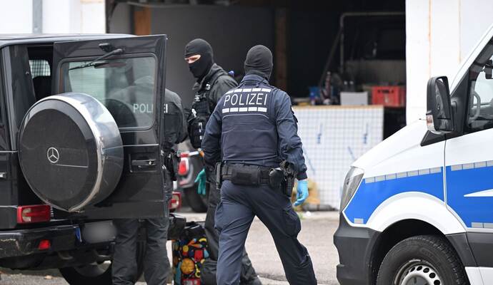 Polizei durchsucht mehrere Objekte in drei Bundesländern