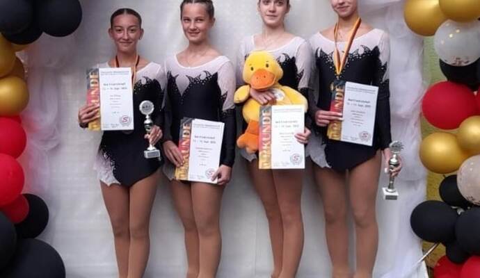 Die Kieselbronner Rollkunstläuferinnnen (von links) Zoe Ehling, Antonia Schwartz, Mara Bischoff und Julia Chudziak. RRMSV Kiesel Die Kieselbronner Rollkunstläuferinnnen (von links) Zoe Ehling, Antonia Schwartz, Mara Bischoff und Julia Chudziak.