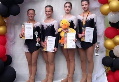 Die Kieselbronner Rollkunstläuferinnnen (von links) Zoe Ehling, Antonia Schwartz, Mara Bischoff und Julia Chudziak.