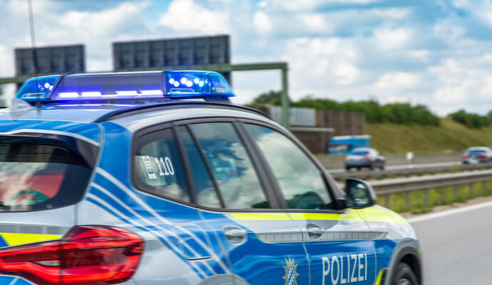 Autobahnpolizei Einsatzfahrzeug auf Streife