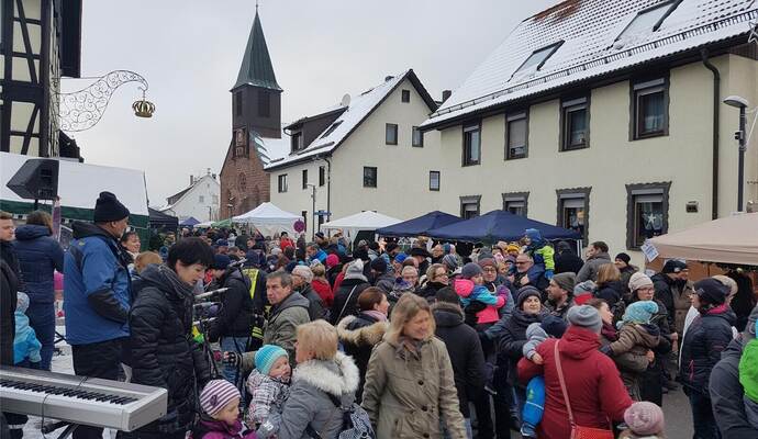 Immer ein Highlight ist die Dorfweihnacht in Grunbach, wie hier im Jahr 2017. Für die musikalische Unterhaltung sorgt seit jeher der Musikverein.
