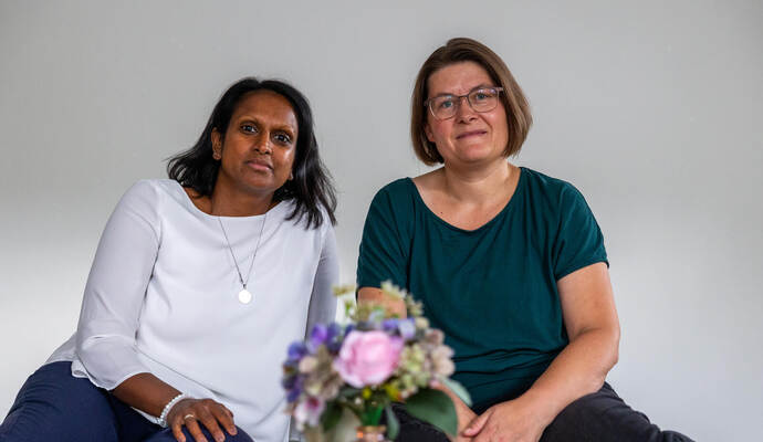 Julia Gerhard (links) und Melanie Klotz unterstützen trauernde Eltern. Sternenkinder Eltern Treff Öschelbronn