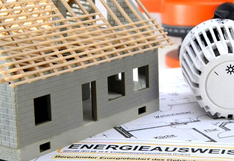 In der letzten Gemeinderatssitzung bringt Königsbach-Stein eine kommunale Werbeplanung auf den Weg. (Symbolbild)