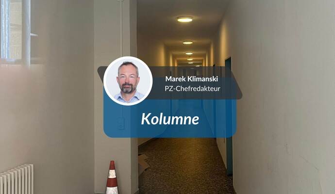 Geht was im alten Technischen Rathaus? Jemand geht dort – es brennt Licht. Geht was im alten Technischen Rathaus? Jemand geht dort – es brennt Licht.