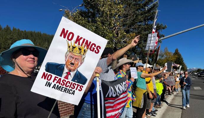 «No Kings» Demonstrationen - Truckee «No Kings» Demonstrationen - Truckee