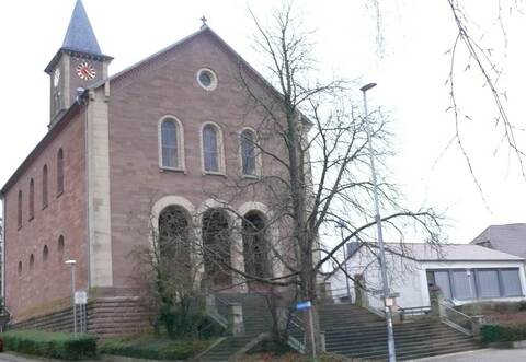 Nicht nur eine teilweise Senkung des Langhauses macht der Bauschlotter Kirche zu schaffen.