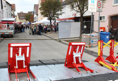 Zufahrtssperren – wie hier am 12. Oktober beim Dürrmenzer Herbstmarkt – haben zuletzt für eine Verkleinerung der Ausstellerfläche gesorgt.