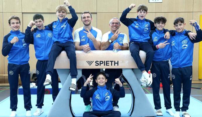 Die Nachwuchs-Bundesligaturner der KTV Straubenhardt freuen sich aufs Ligafinale: Von links Bence Szabó, Fabian Giebelhäuser, Ben Arendt, Yannick Kessler, Dirk Walterspacher, Nico Giebelhäuser, Alessandro Arlia, Lenny Neff. Vorne Raphael Wolfinger.