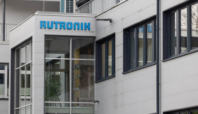 Auch der Rutronik-Stammsitz in Ispringen ist vom Stellenabbau betroffen. Rutronik Ispringen Firmenlogo