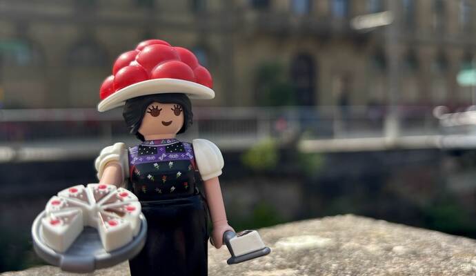 In der Tourist Information Bad Wildbad gibt es ab 30. Oktober wieder die Playmobilfigur „Schwarzwald Marie“. In der Tourist Information Bad Wildbad gibt es ab 30. Oktober wieder die Playmobilfigur „Schwarzwald Marie“.