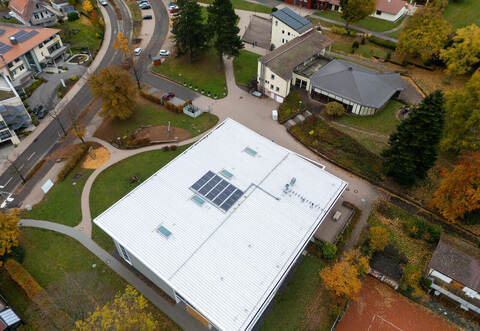 Dobel Sporthalle Dach Photovoltaik