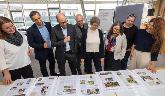 Diskutiert haben die Jurymitglieder Lisa Belle (PZ), Joachim Hülsmann (Stadt Pforzheim), Ulf Lauche (Bürgerstiftung/Volksbank), Frank Johannes Lemke (Caritas), Angela Gewiese (Enzkreis), Doris Möller-Espe (Kinderschutzbund), Yvonne Schwarz-Tron (Polizei) und Katja Kreeb (Enzkreis, von links). Diskutiert haben die Jurymitglieder Lisa Belle (PZ), Joachim Hülsmann (Stadt Pforzheim), Ulf Lauche (Bürgerstiftung/Volksbank), Frank Johannes Lemke (Caritas), Angela Gewiese (Enzkreis), Doris Möller-Espe (Kinderschutzbund), Yvonne Schwarz-Tron (Polizei) und Katja Kreeb (Enzkreis, von links).