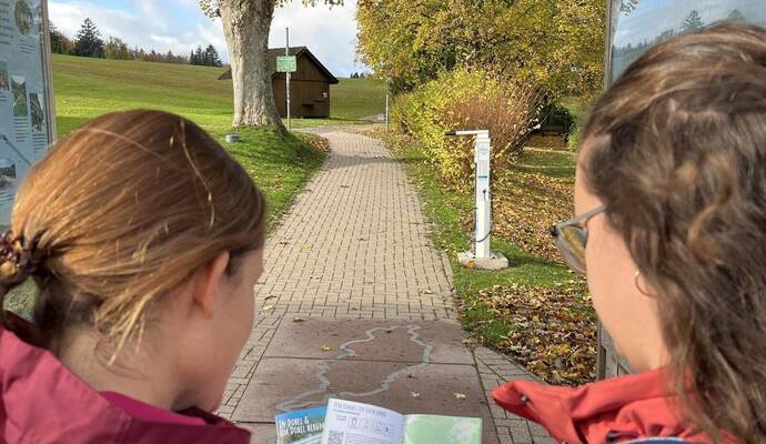 Handliches Format: Der Rad- undWanderführer wurde neu aufgelegt.