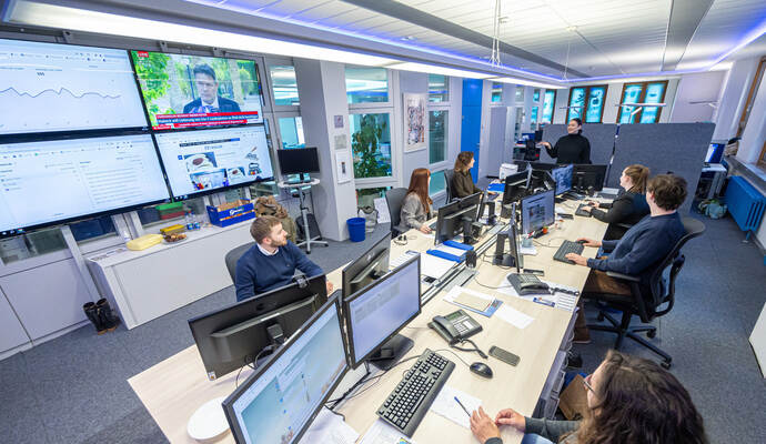 Das Team der Pforzheimer Zeitung freut sich auf Ihre Bewerbung! Das Team der Pforzheimer Zeitung freut sich auf Ihre Bewerbung!