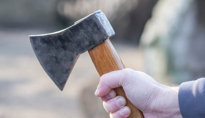 Einen kuriosen Einsatz wegen einer Axt hat die Polizei am Donnerstagabend in Pforzheim gehabt. Einen kuriosen Einsatz wegen einer Axt hat die Polizei am Donnerstagabend in Pforzheim gehabt.