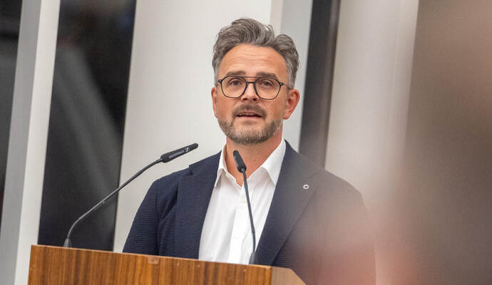 OB Peter Boch stellt die Pforzheimer auf harte Zeiten ein.