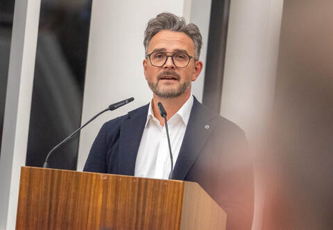 OB Peter Boch stellt die Pforzheimer auf harte Zeiten ein.