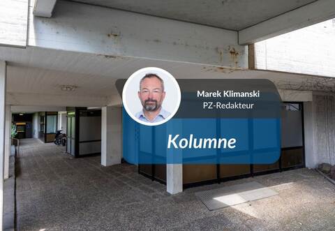 Fürs unschöne Stadtbild braucht’s nicht unbedingt finstere Typen – Leerstände reichen schon. Der im alten „Ratskeller“ (Foto) geht zu Ende. In den Schlossberghöfen soll erst gar keiner entstehen – darum lieber Parkfläche (begehrt) als Ladenfläche (wenig begehrt). Und beim Insel-Campus soll sowieso alles gut werden.