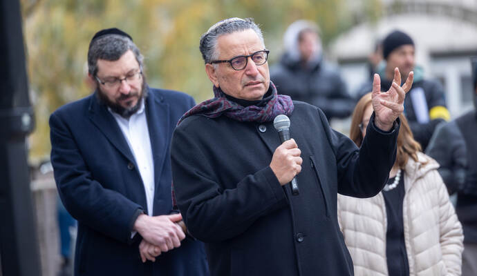 Menschenkette Jüdische Synagoge 